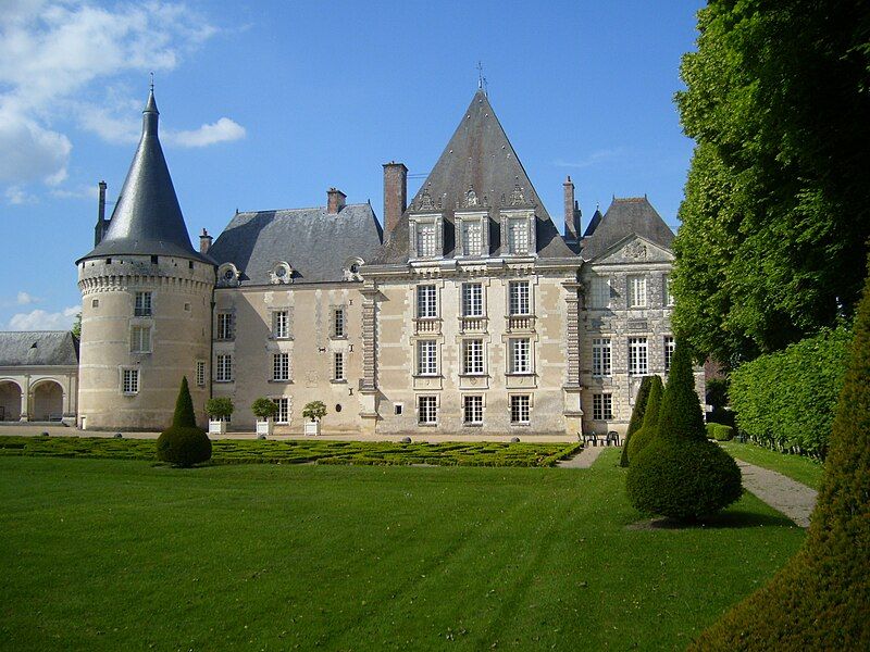 File:Chateau d'Azay-le-Ferron Facade.JPG