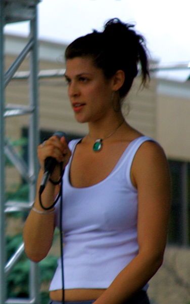 File:Dessa live.jpg