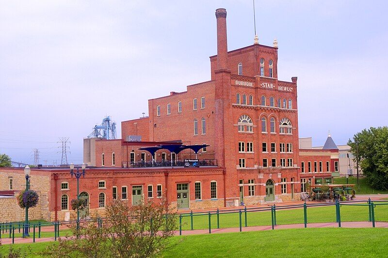 File:Dubuque Star Brewery.jpg