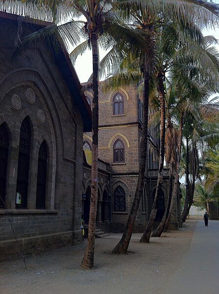 File:Fergusson College Amphitheatre.JPG