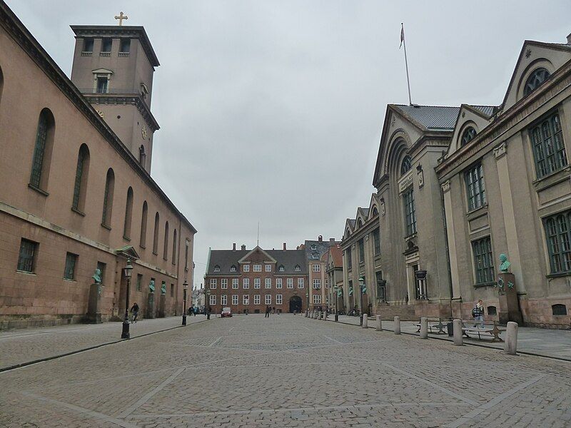 File:Frue Plads.jpg