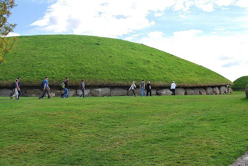 File:Knowth 1.jpg