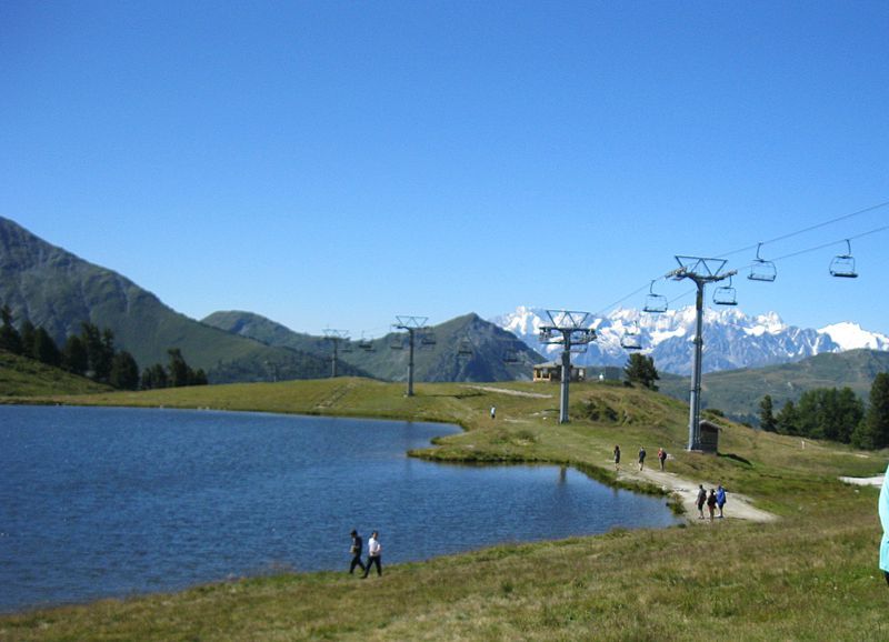 File:Lac de Tracouet.JPG