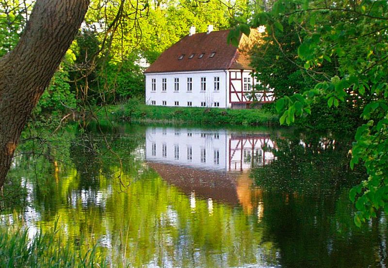 File:Lindved herregaard Odense.jpg