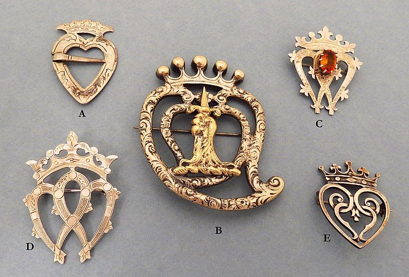 File:Luckenbooth brooches .jpg