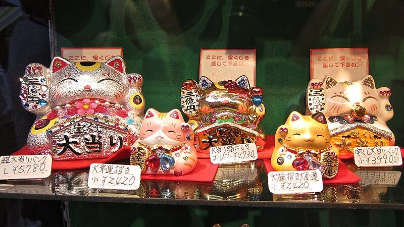 File:Maneki-neko, lucky cats.jpg