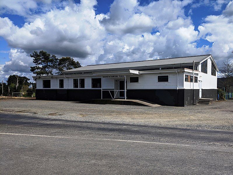 File:Mangatāwhiri hall.jpg