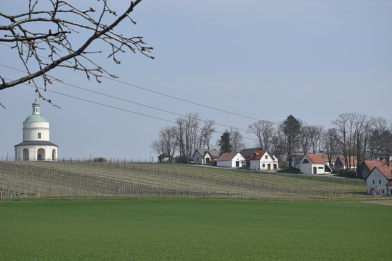 File:Mannersdorf Rochusberg.jpg