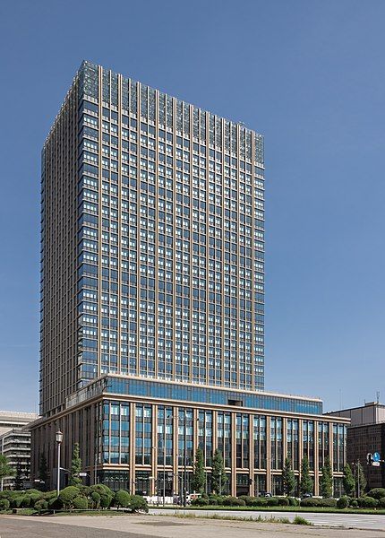 File:Marunouchi Nijūbashi Building.jpg