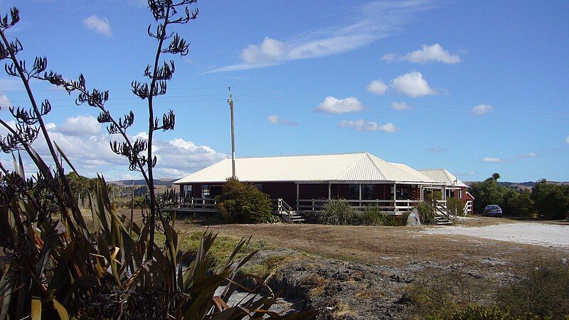 File:MirandaShorebirdCentre01.jpg