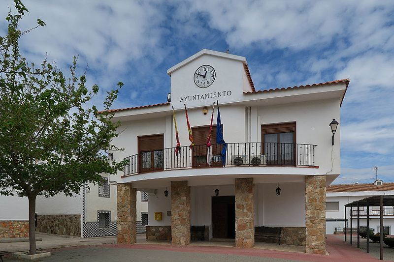 File:Montabo, Ayuntamiento.jpg