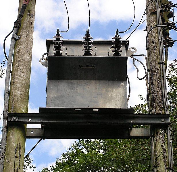 File:PoleMountTransformer02.jpg