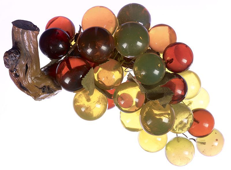 File:Resin grapes.jpg