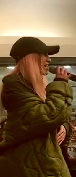 File:Roshelle Instore.png