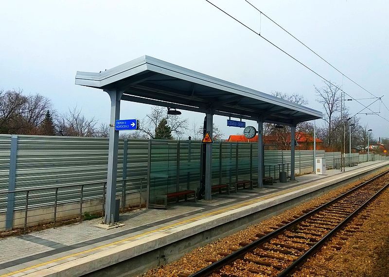 File:Sebeš railway station.jpg