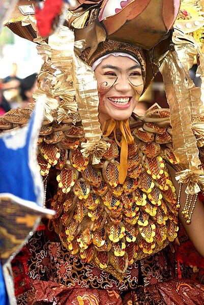 File:Solo Batik Carnival.jpg