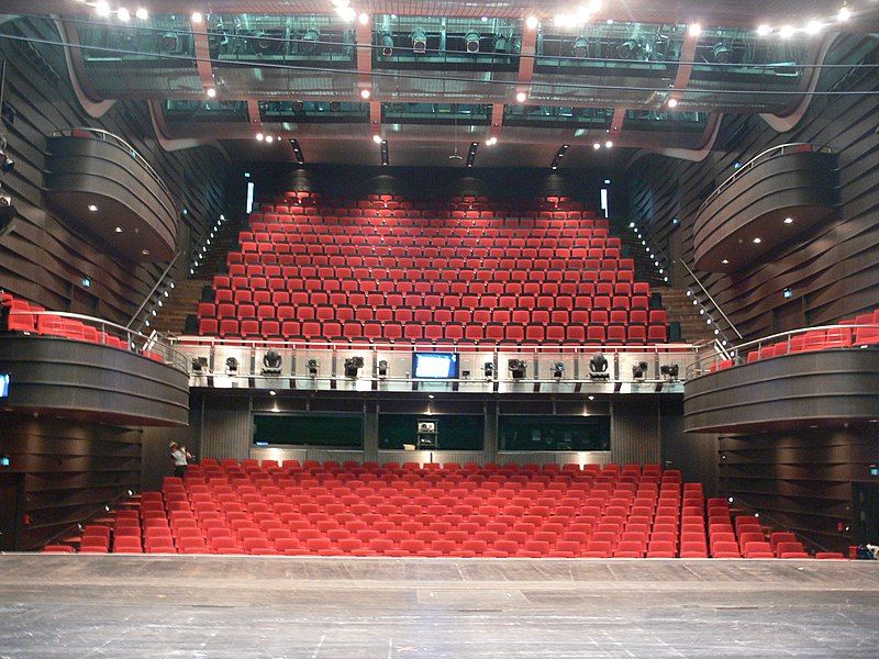 File:Theater Bielefeld Zuschauerraum.jpg