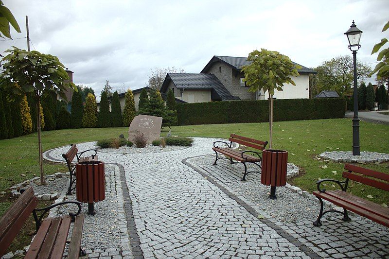 File:Dzielnica, park.jpg