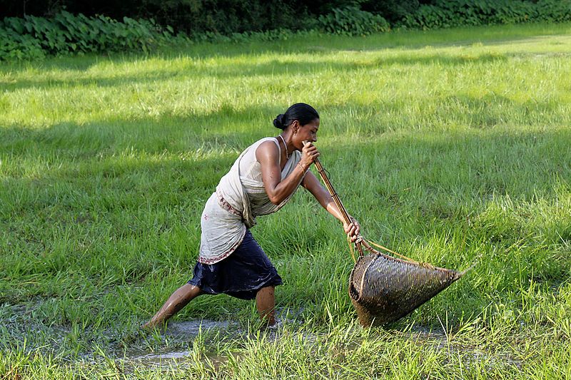 File:Fishing Woman.jpg