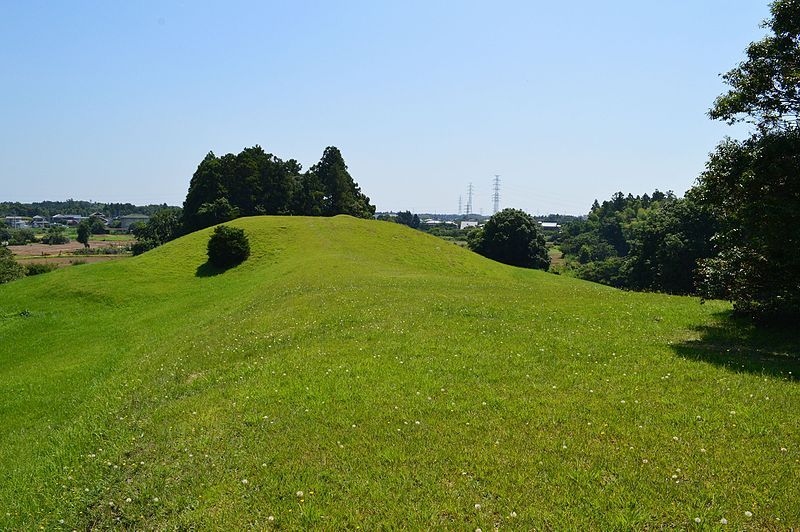 File:Funatsukayama Kofun, kouenbu-2.jpg