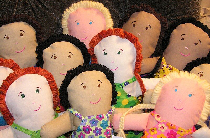 File:Hand made dolls.jpg