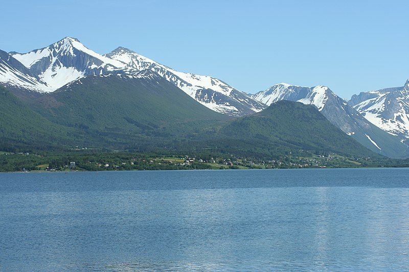 File:Isfjorden Rauma.jpg