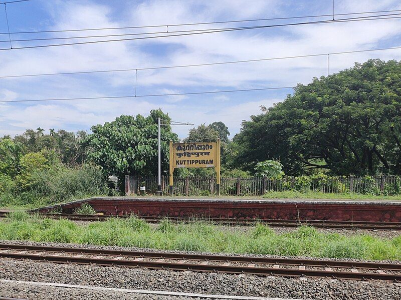 File:Kuttippuram Railway Station.jpg