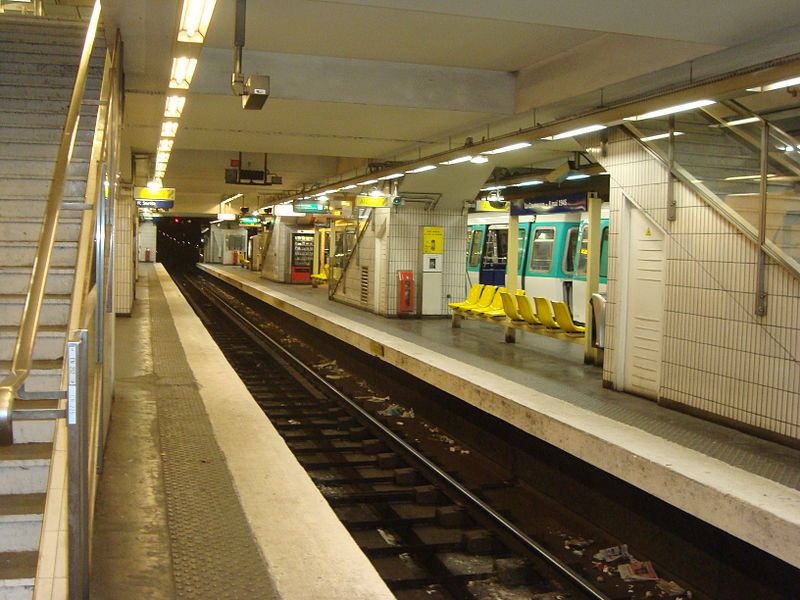 File:LC-8mai45-voie centrale vide.jpg