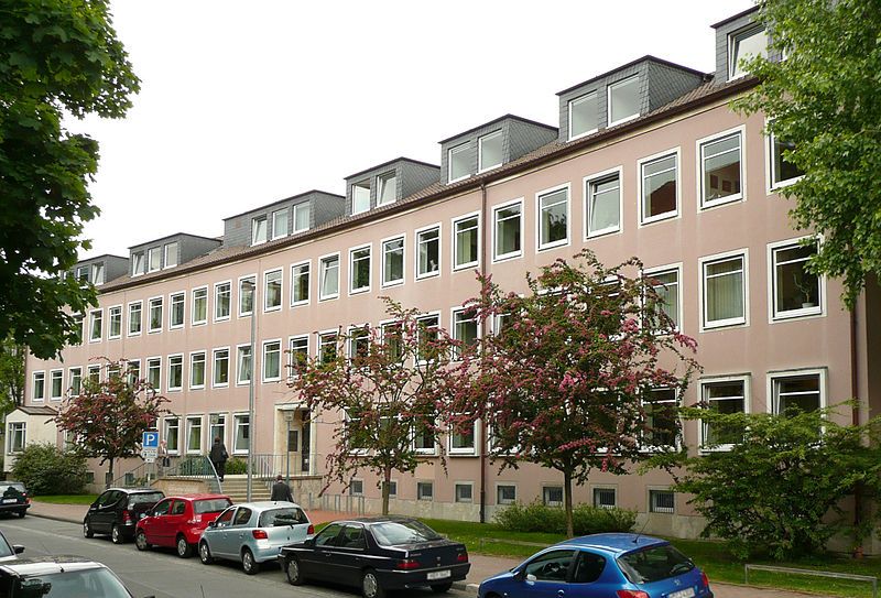 File:Landeskirchenamt Hannover Fassade.jpg