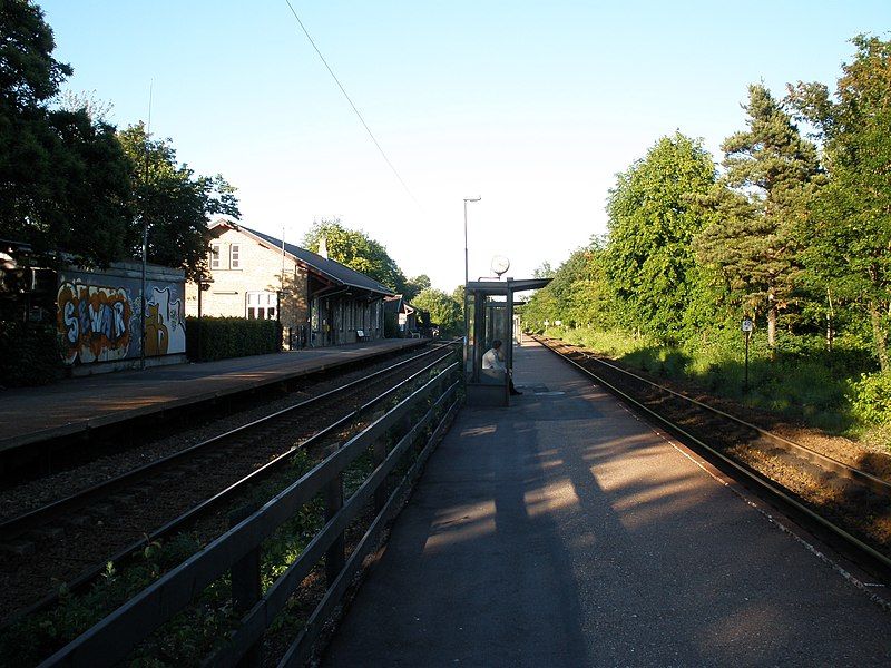 File:Lejre Station perroner.JPG