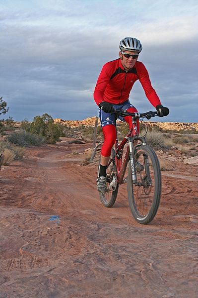 File:Mountain biker 02.jpg