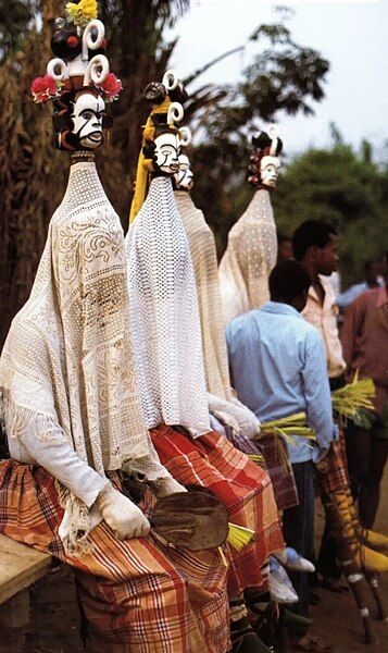 File:Oghu Masqueraders, Mgbala-Agwa.jpg