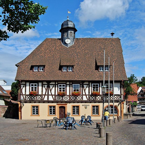 File:Rathaus Grötzingen 2011-edit.jpg