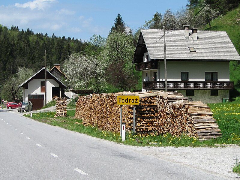 File:Todraž Slovenia.JPG