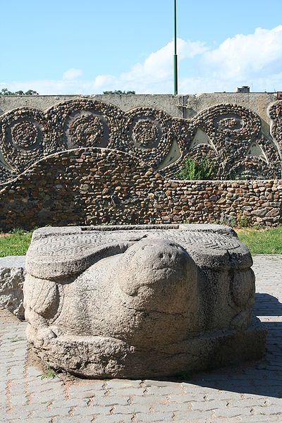 File:Ussuriysk-Stone-Tortoise-3815.jpg