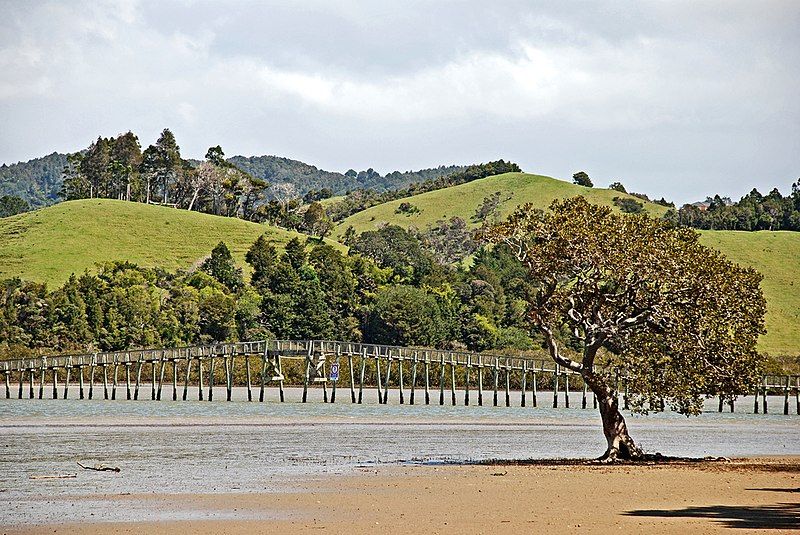 File:Whananaki Bridge.jpg