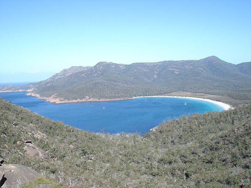 File:Wineglass bay.JPG