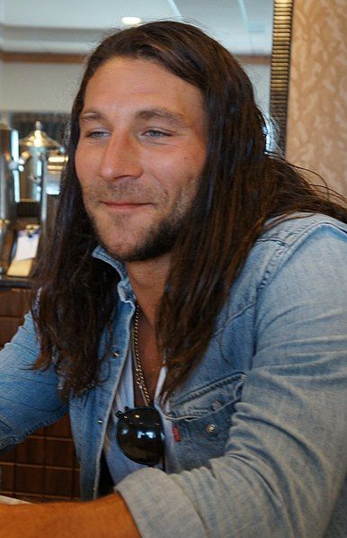 File:Zach McGowan 2013.jpg