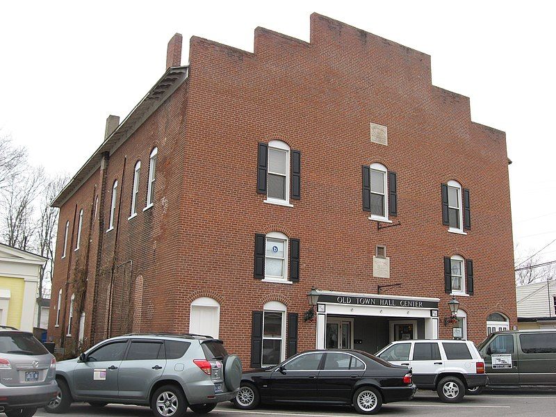 File:Zionsville Town Hall.jpg