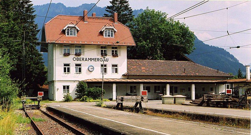 File:2004-08-02-8 OBERAMMERGAU-Bahnhof.jpg