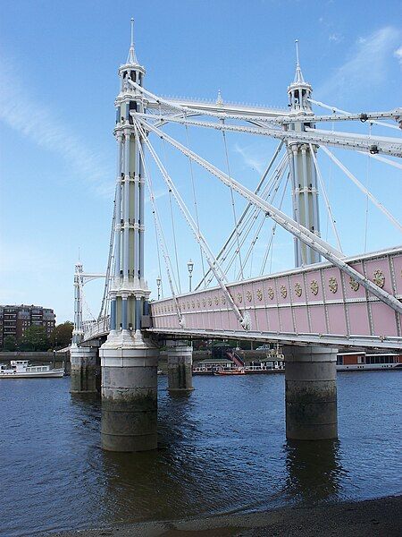 File:Albert Bridge columns.JPG