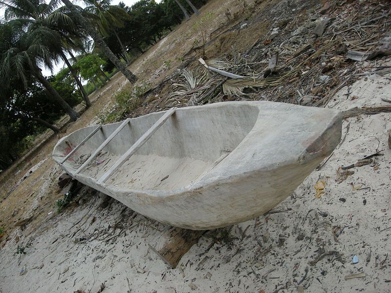 File:Carabane-Pirogue1.JPG