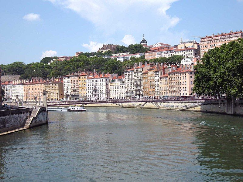 File:Colline-de-la-croix-rousse-.jpg