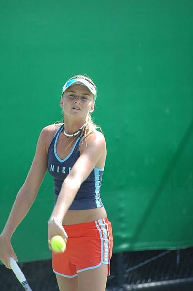 File:Daniela-practice court 0512.jpg