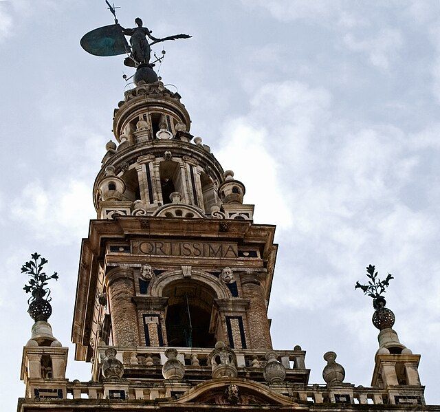 File:Detalle giralda 002.jpg