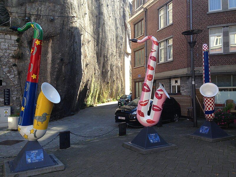 File:Dinant, 3 saxophones.JPG