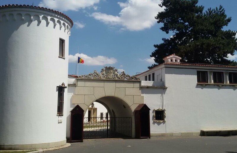 File:Elisabeta Palace front1.jpg