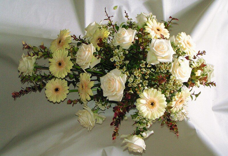 File:Flower-arrangement-funeral-white.jpg