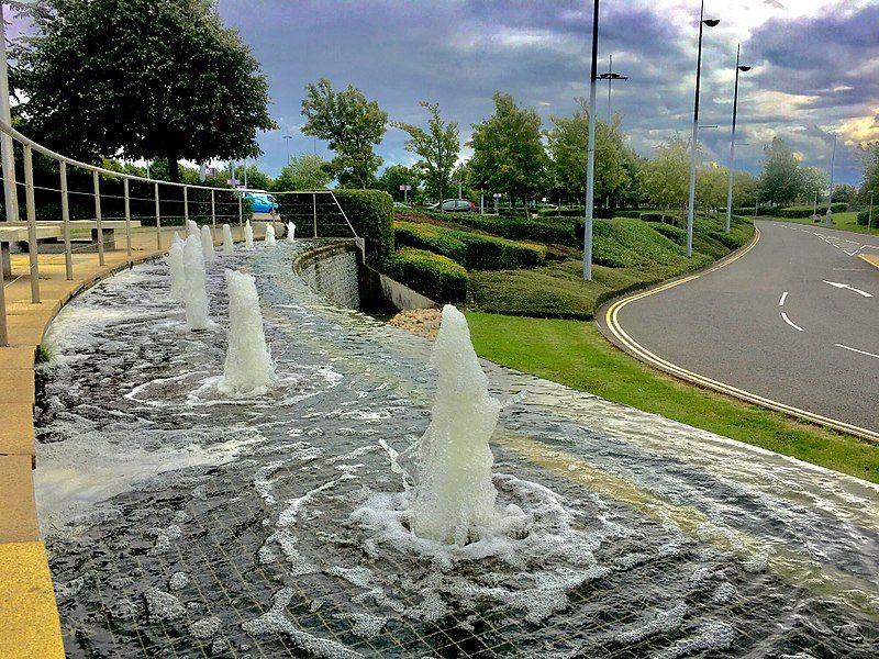 File:FoamFountainMallCribbsCauseway.jpg