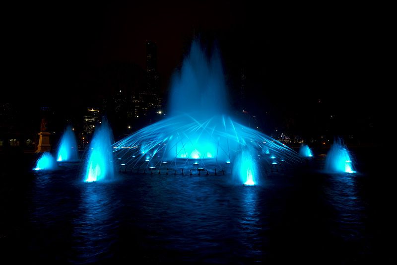 File:Fountain (7683094886).jpg